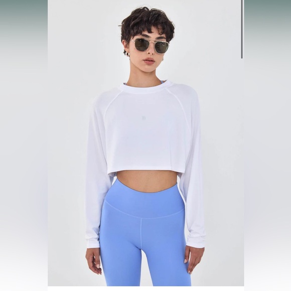 De Rococo Cropped Tee - Picture 2 of 5